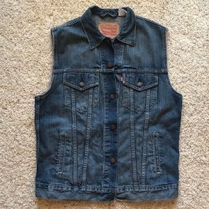 Levi’s vintage denim vest! Men’s size L.